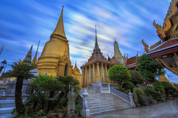 Fototapeta premium Wat Phra Kaew is most popular and landmark in bangkok ,Thailand (2 jan 2017)
