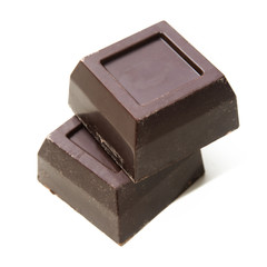 Cioccolato nero su fondo bianco
