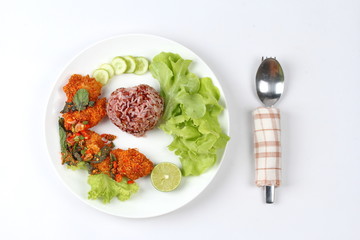 Organic red jasmine rice  with spicy sour fried chicken salad .