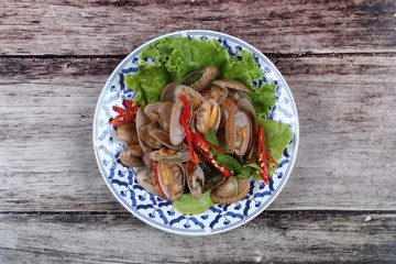 Stir fried clams with roasted chile paste.
