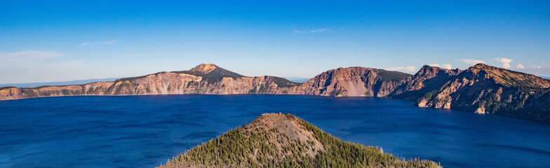 Fototapeta na wymiar Wizard island at crater lake
