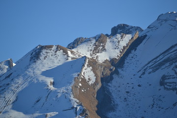 montagne et ciel bleu