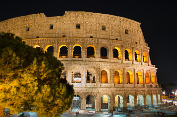 Naklejka premium Night view of Colosseum, Rome