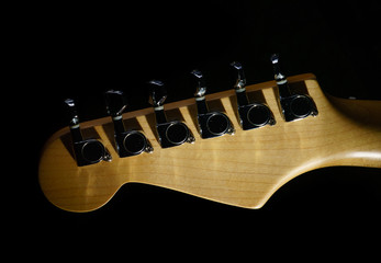 Electric guitar neck with tuners