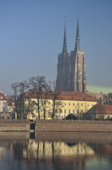 Wieże katedry na tle nieba © Grzegorz Polak