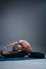 Naklejka premium yoga model