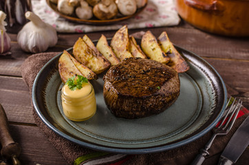 Fototapeta na wymiar Steak with pepper sauce and mushrooms
