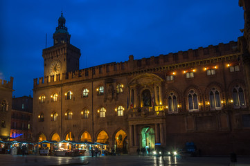 Fototapeta na wymiar The Piazza Maggiore and the Town Hall of Bologna at Night
