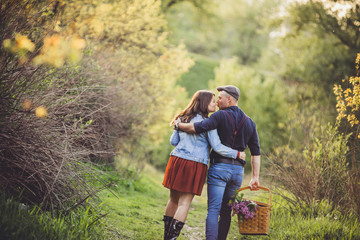 couple with picnic basket.