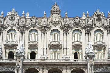 Fototapeta premium Classic colonial architecture in Havana, Cuba