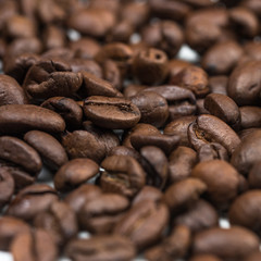 Kaffebohnen mit niedriger Tiefenschärfe