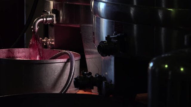 Devatting a bowl and marc of loading in the press, with marc pump.