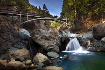 Fototapeta premium Water Fall with Foot Bridge crossing. Part of the Pacific Crest Trail.