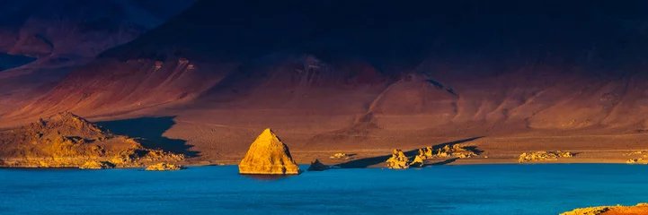 Foto op Canvas Tufa-formatie bij Pyramid Lake, Nevada, de naamgenoot van de meren. Zonsondergang. © neillockhart