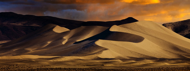 Sand dune in the desert. Sand Mountain is located near Fallon, Nevada and is an off road vehicle recreation area. - obrazy, fototapety, plakaty
