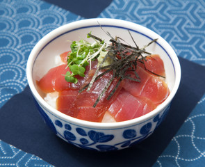 鮪の漬け丼