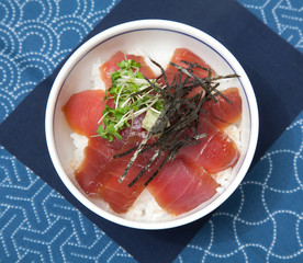 鮪の漬け丼