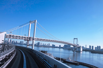 Obraz premium ゆりかもめから見たレインボーブリッジ