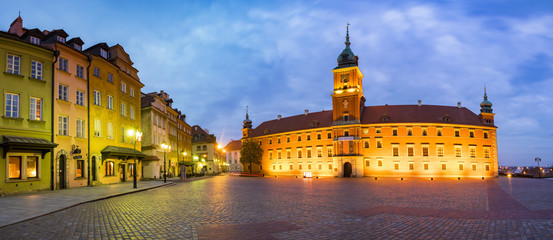Obraz na płótnie Canvas Warsaw,Poland-November 2016:Royal Castle and Sigismund's Column