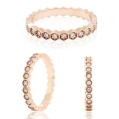 anillo de compromiso en oro rojo con diamantes rosados 