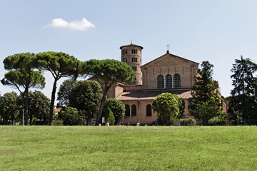 Fototapeta na wymiar Die Kirche Santa Apollinare in Classe in Ravenna, Italien