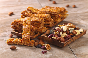 Crispy cookies with honey and almonds