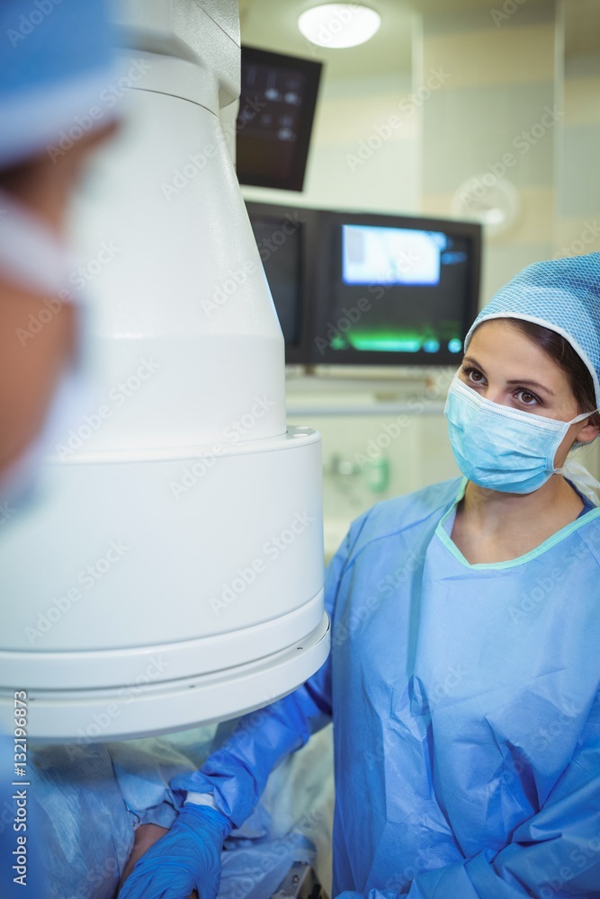 Poster surgeons interacting in operation theater