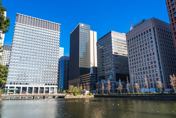 Obraz premium 東京 和田倉濠と丸の内の町並み