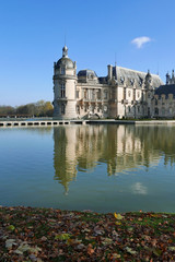 Le château de Chantilly en automne, France