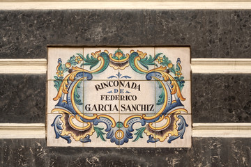 Fototapeta premium Rinconada de Federico Garcia Sanchiz, street signs in Ciutat Vella, Valencia
