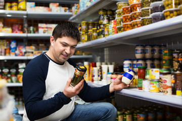 Man purchasing canned food