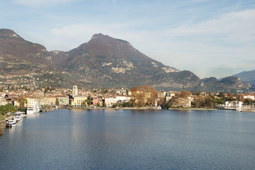Fototapeta na wymiar Panorama di Riva del Garda