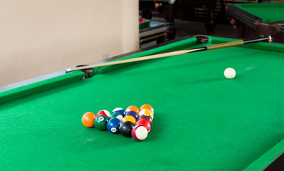 Billiard balls composition