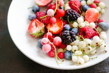 Obraz na płótnie Canvas frozen berries