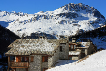 Hameau du Fornet dans la vallée de Val-d'Isère en hiver, France