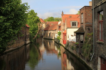 Fototapeta na wymiar Kanal in der Altstadt von Brügge (Belgien)