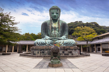 Naklejka premium Monumentalny posąg z brązu Wielkiego Buddy w Kamakurze w Japonii.