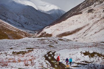 Kaukaz - Gruzja w zimowej szacie. Caucassus mountains in Georgia. © rogozinski