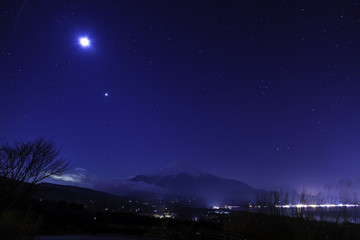 Naklejka premium Starry Sky and Mount Fuji from Lake Yamanakako observatory