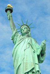 Fototapeta premium Statue of Liberty with a blue sky
