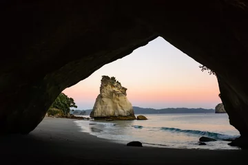 Foto op Plexiglas Zonsopgang bij Cathedral Cove in Nieuw-Zeeland © frank schrader
