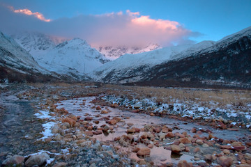 Kaukaz - Gruzja w zimowej szacie. Caucassus mountains in Georgia. © rogozinski