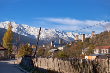 Kaukaz - Gruzja w zimowej szacie. Caucassus mountains in Georgia. © rogozinski