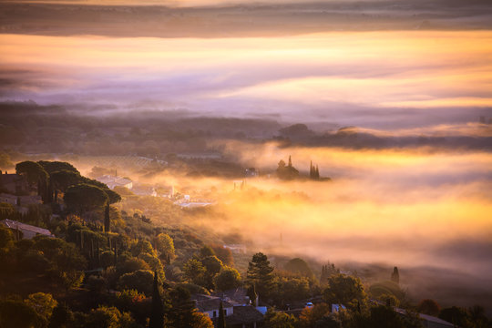 Brumes matinales sur le Luberon