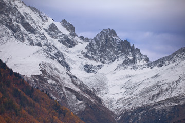 Kaukaz - Gruzja w zimowej szacie. Caucassus mountains in Georgia. © rogozinski