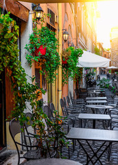 Obraz premium Przytulna stara ulica w Trastevere w Rzymie, Włochy