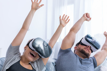 Naklejka premium Excited couple with VR goggles