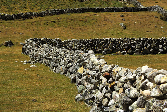 mur pierre montagne