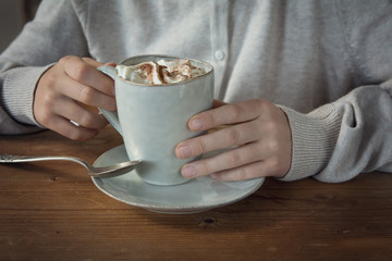 Heiße Schokolade mit Sahne