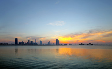 Obraz premium Bahrain skyline during sunset